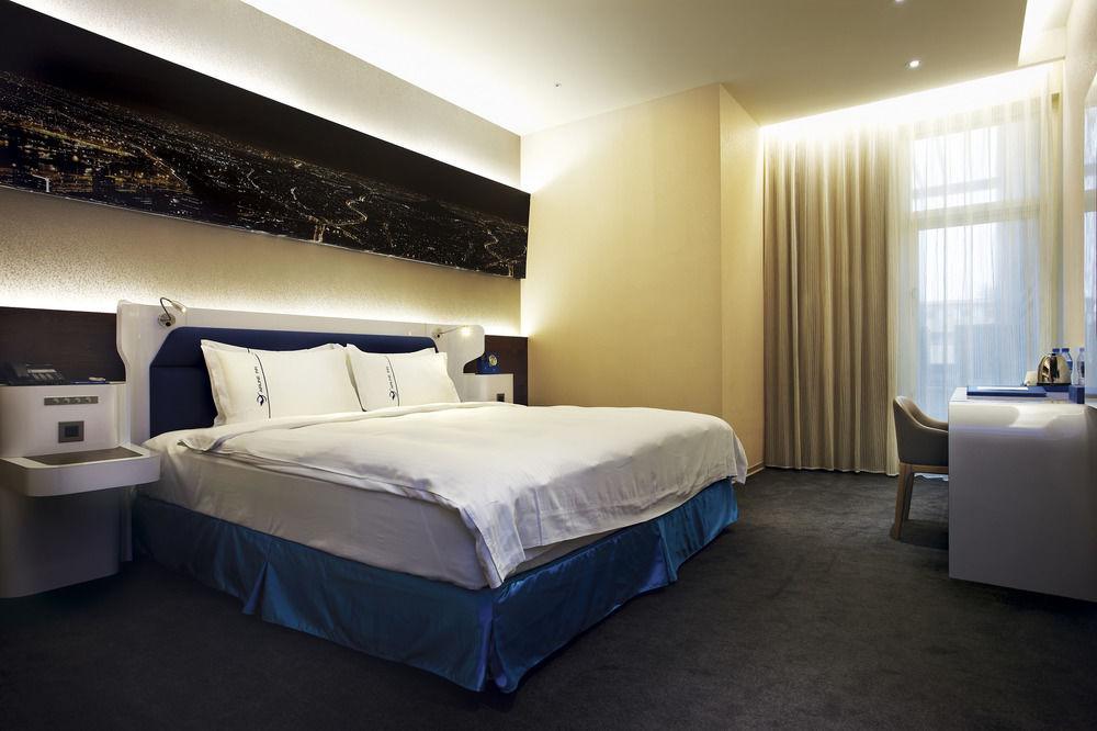 Airline Inn Green Park Way Taichung Exterior foto